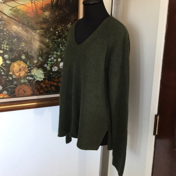 JCrew mercantile v-neck sweater - Picture 2 of 5